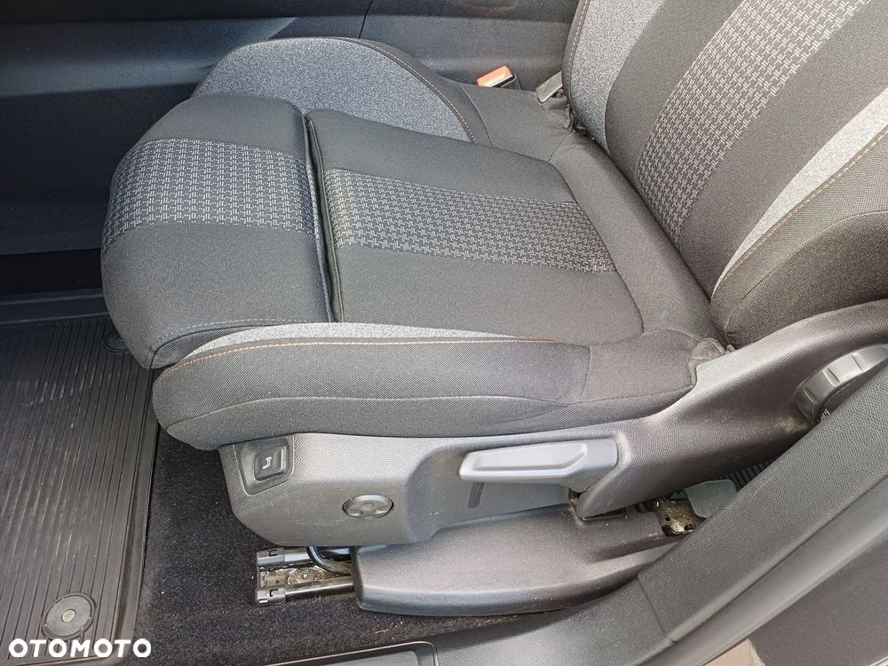 Peugeot 3008 1.2 PureTech Active Pack S&S EAT8 - 17
