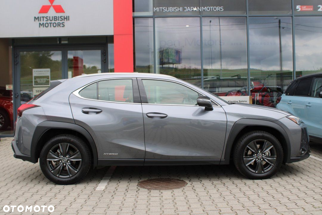 Lexus UX - 4