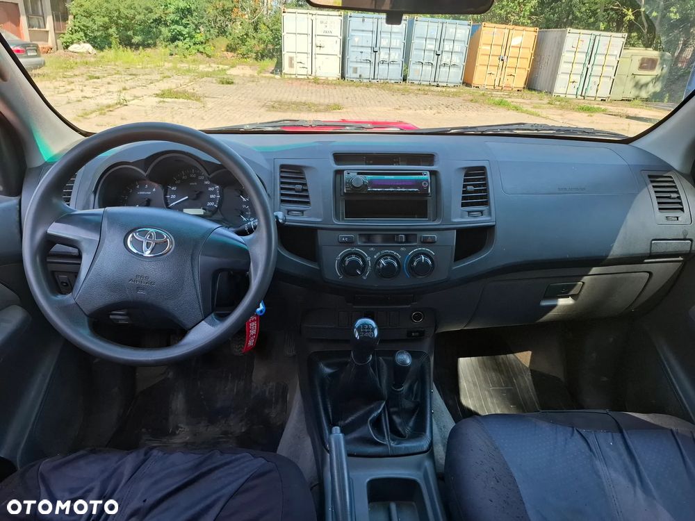 Toyota Hilux 2.5 D-4D Active - 10