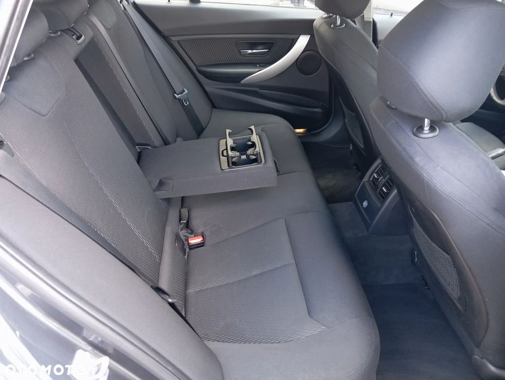 BMW Seria 3 320d DPF - 31