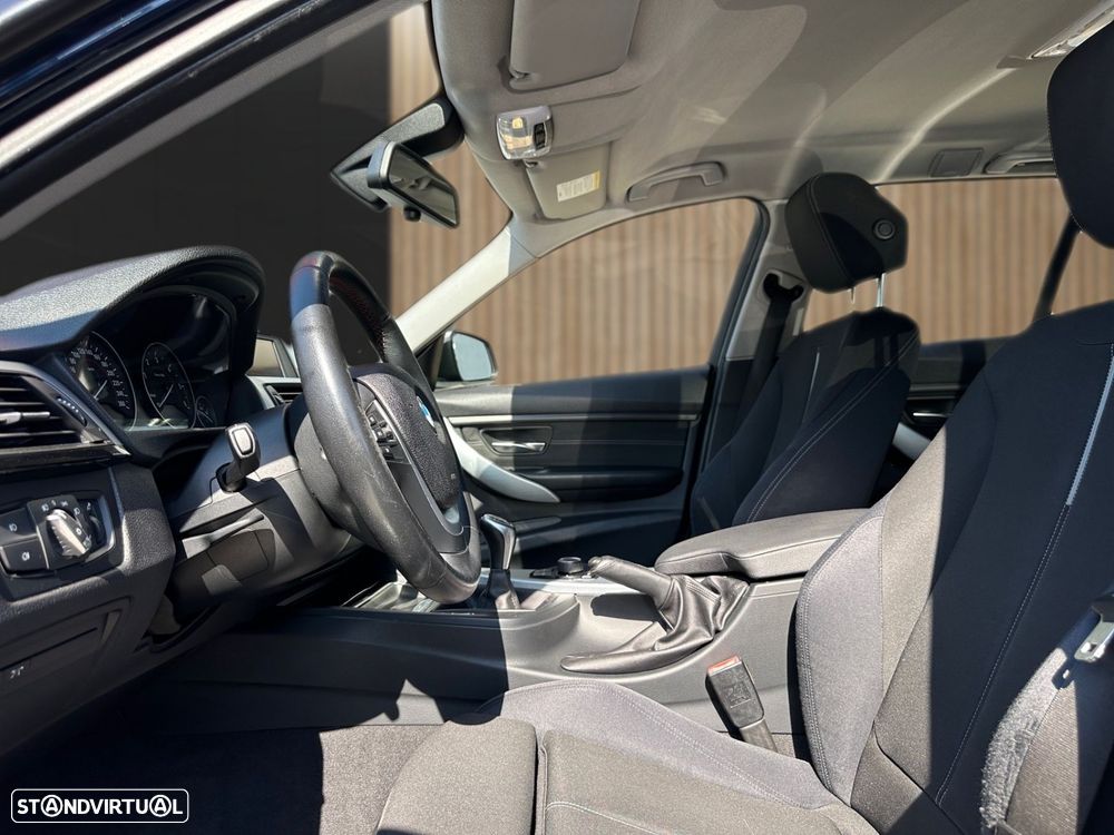 BMW 318 d Line Sport - 11