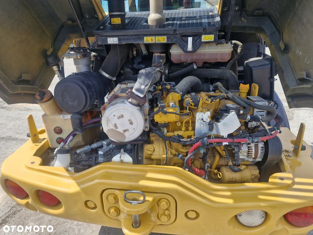 Caterpillar 906M - 3