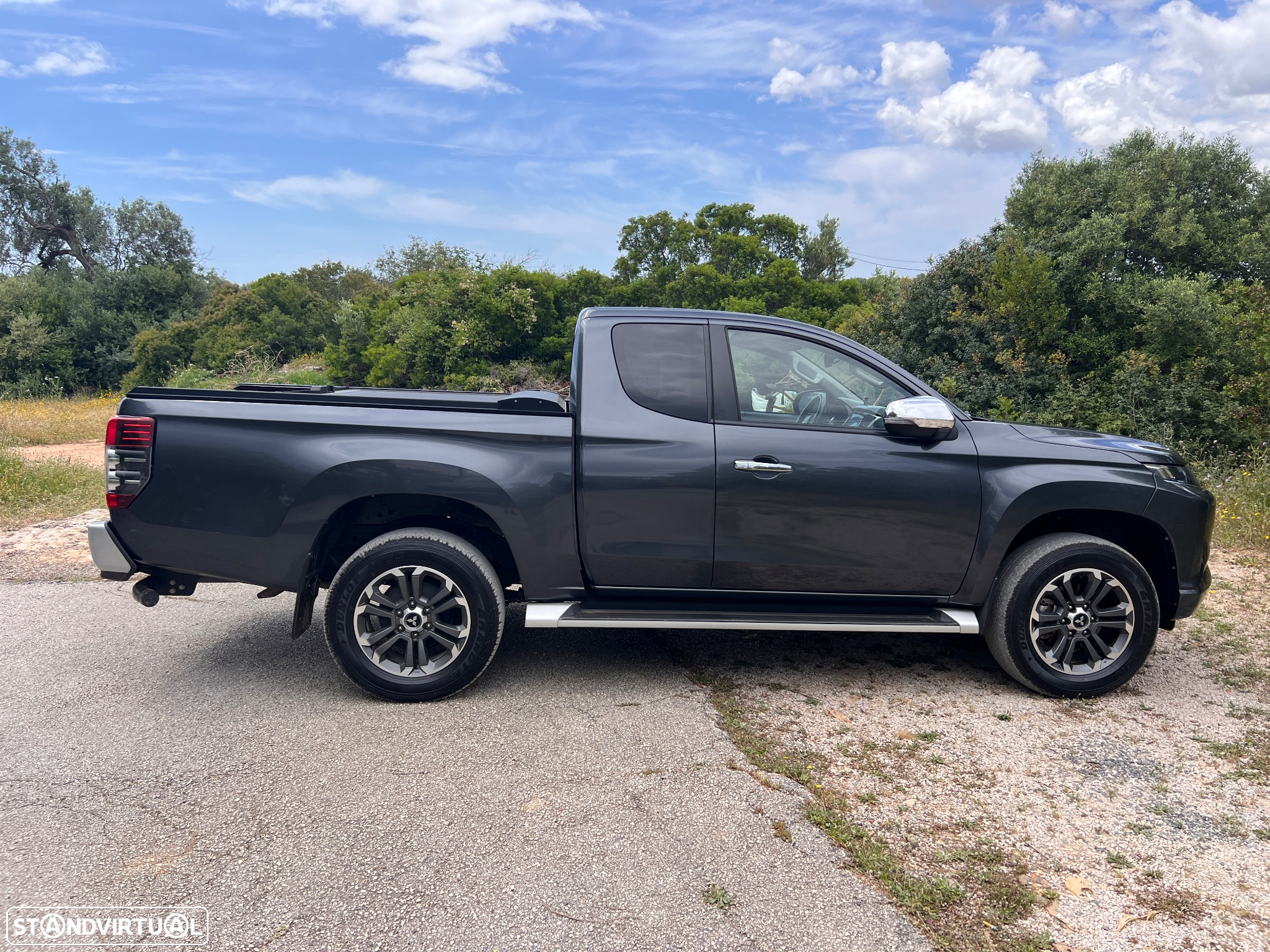 Mitsubishi L200 2.3 DI-D CD Invite Strakar Look 4WD - 2