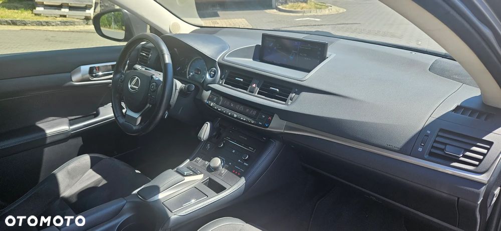 Lexus CT ver-200h-executive-line - 9