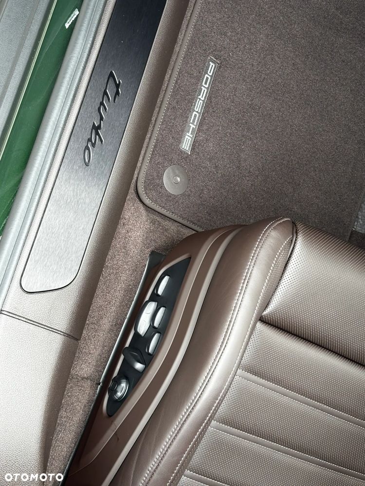 Porsche Panamera Turbo E-Hybrid PHEV - 29