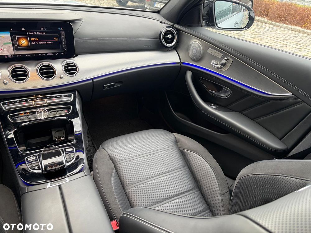 Mercedes-Benz Klasa E AMG 63 4Matic AMG Speedshift 9G-MCT - 20