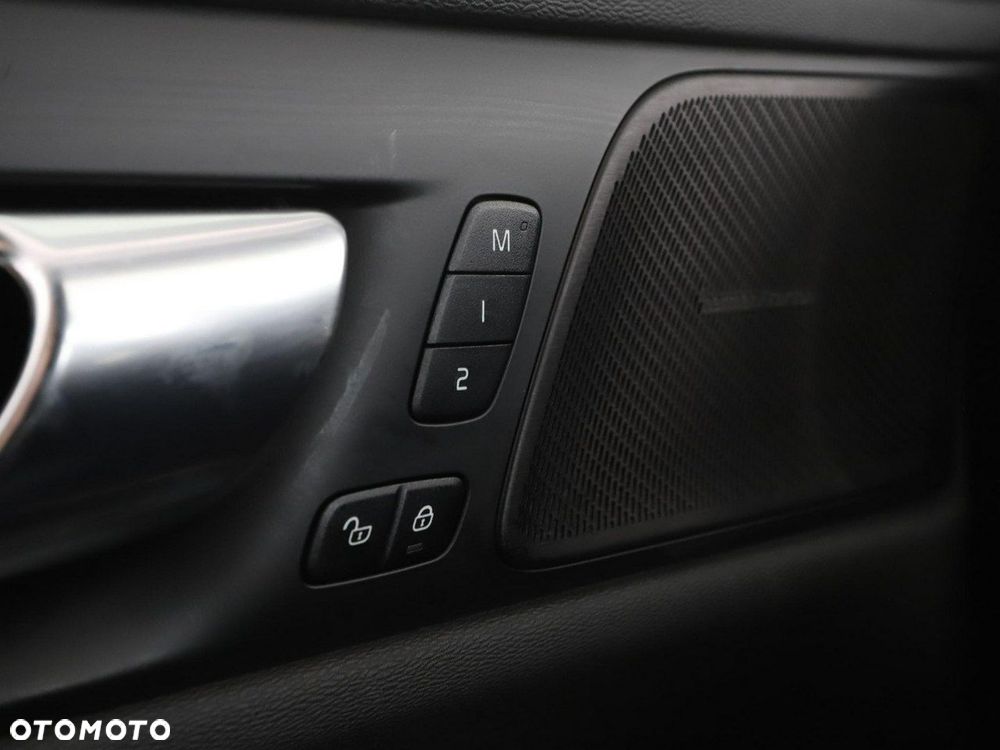 Volvo V60 T8 AWD Recharge Geartronic RDesign - 40