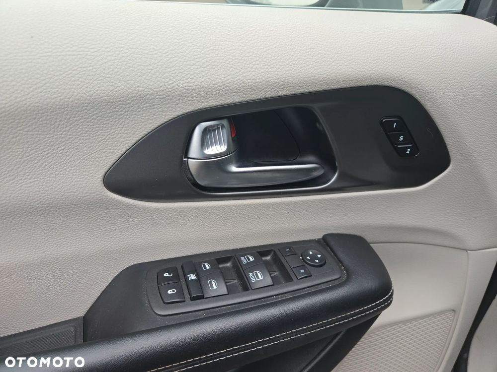 Chrysler Pacifica - 23