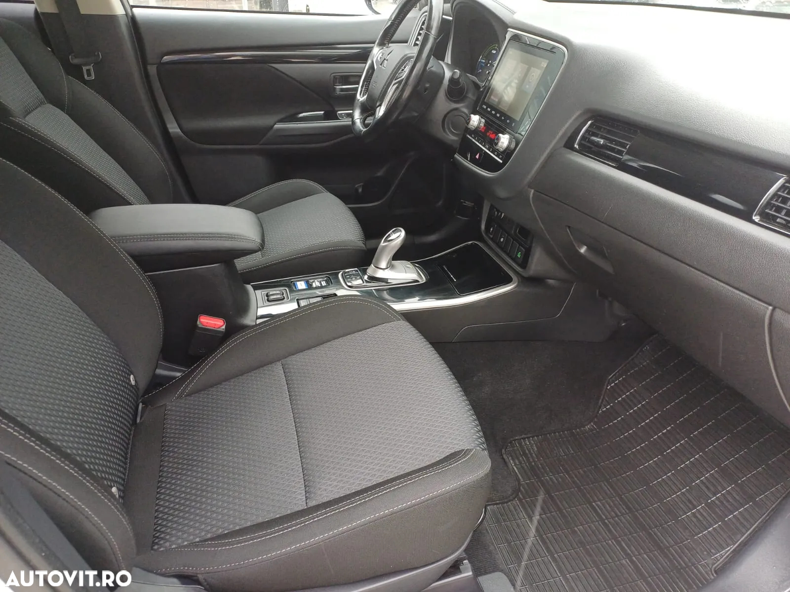 Mitsubishi Outlander 2.4 4WD Plug-In Hybrid - 11