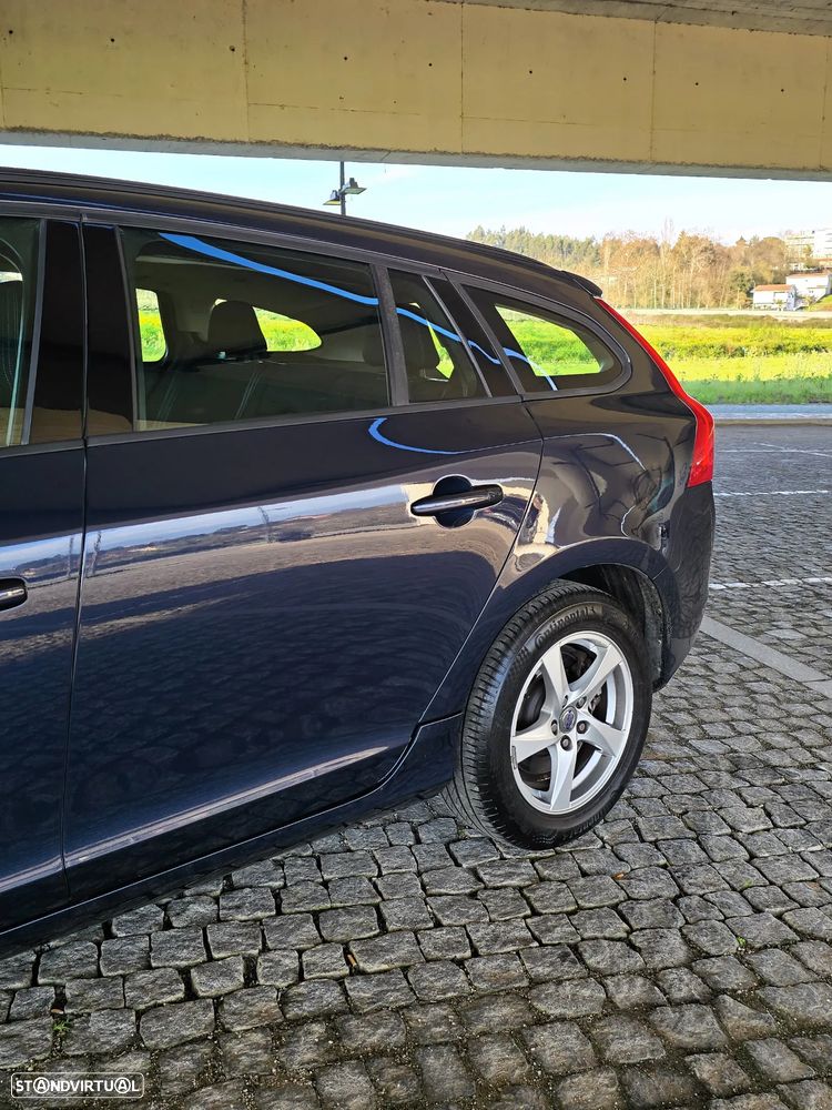 Volvo V60 2.0 D4 Kinetic - 17