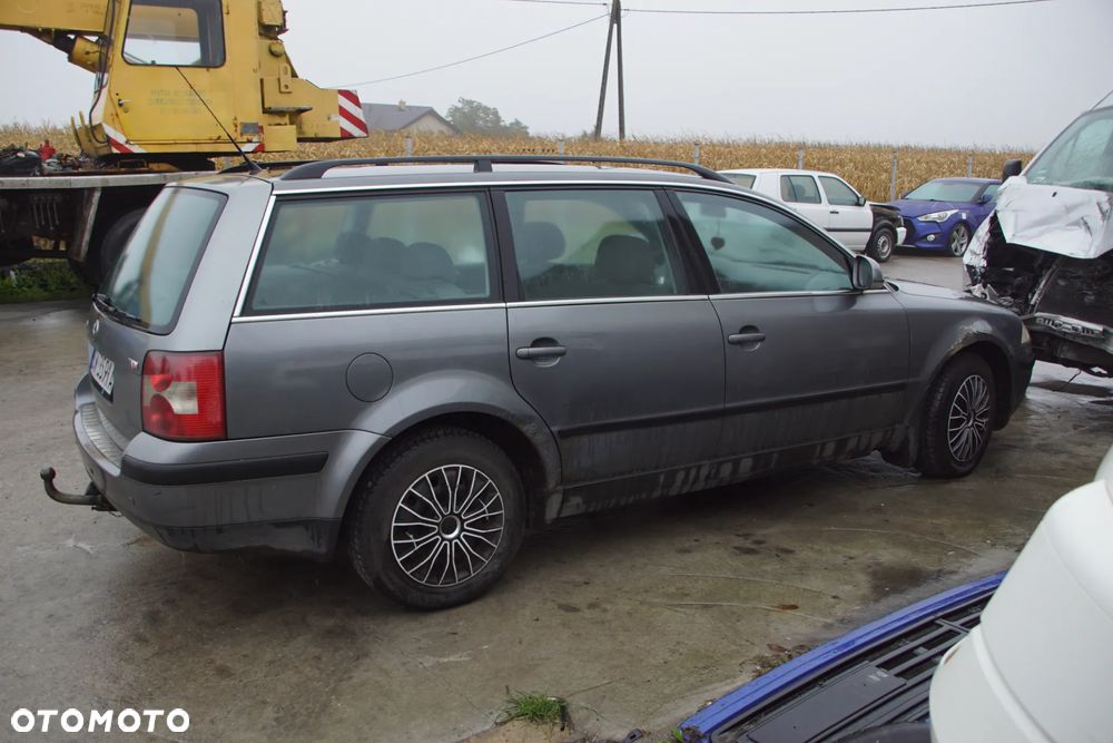 Auto na części - Volkswagen Passat B5 Lift 1.9 TDI 130 KM AWX GGB LA7T 2005R Silnik Skrzynia Drzwi Maska Klapa Zderzak Błotnik Szyba Lusterko Deska Kokpit Sterownik Moduł Czujnik Licznik Kierownica Panel - 6