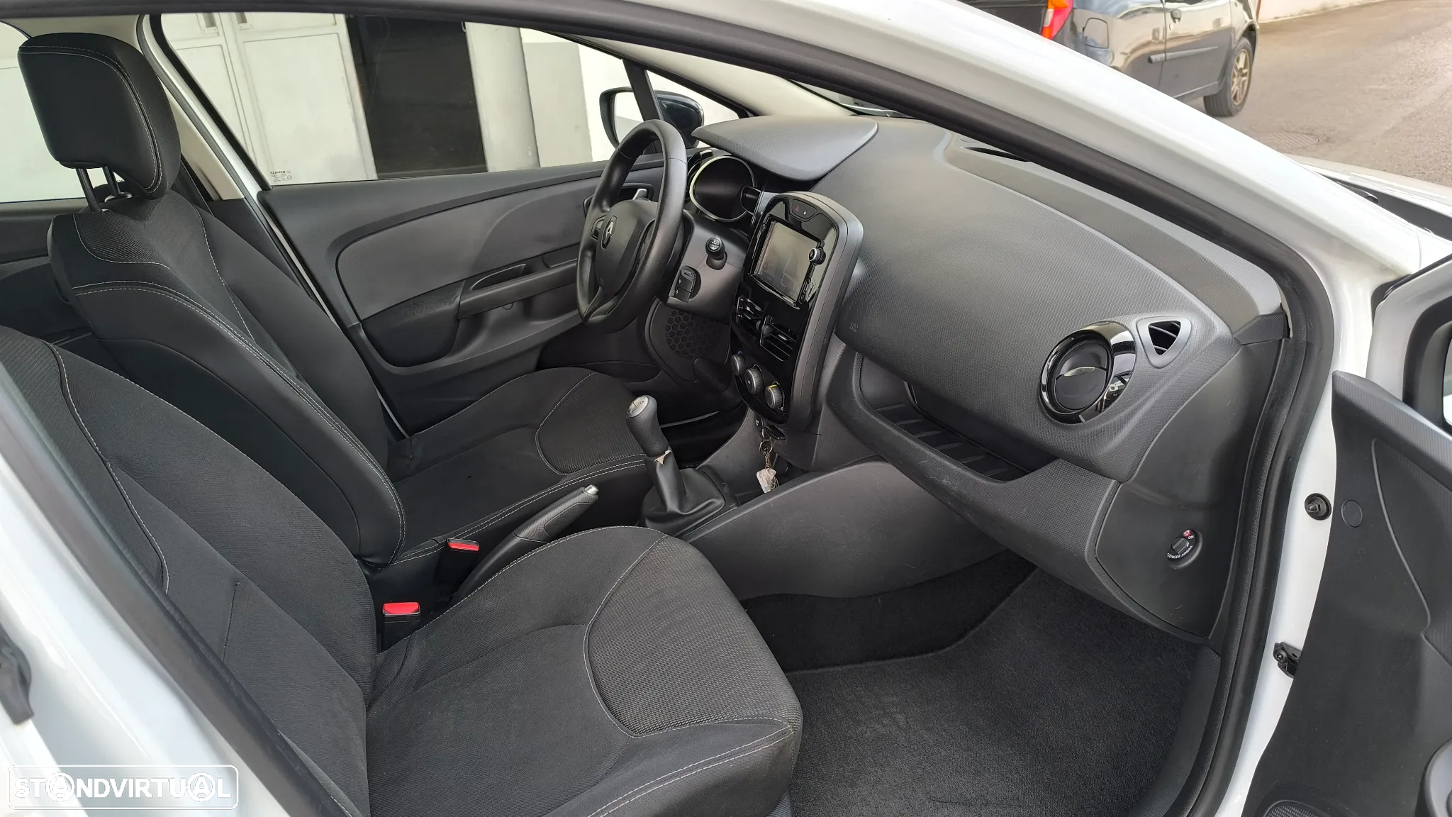 Renault Clio Sport Tourer 1.5 dCi Dynamique S - 28