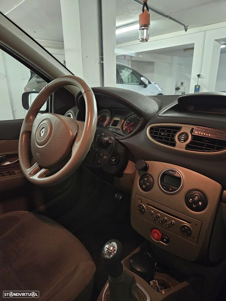 Renault Clio - 7