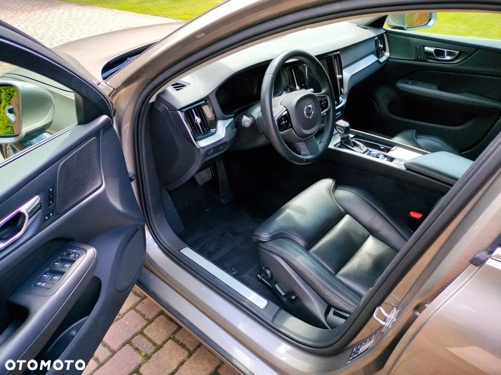 Volvo V60 T6 AWD R-Design - 12