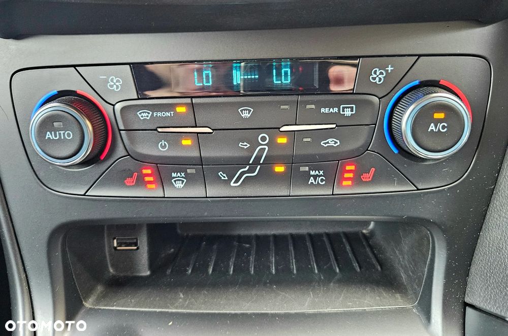 Ford Focus Turnier 2.0 EcoBoost ST mit Leder-Exclusiv-Paket - 29