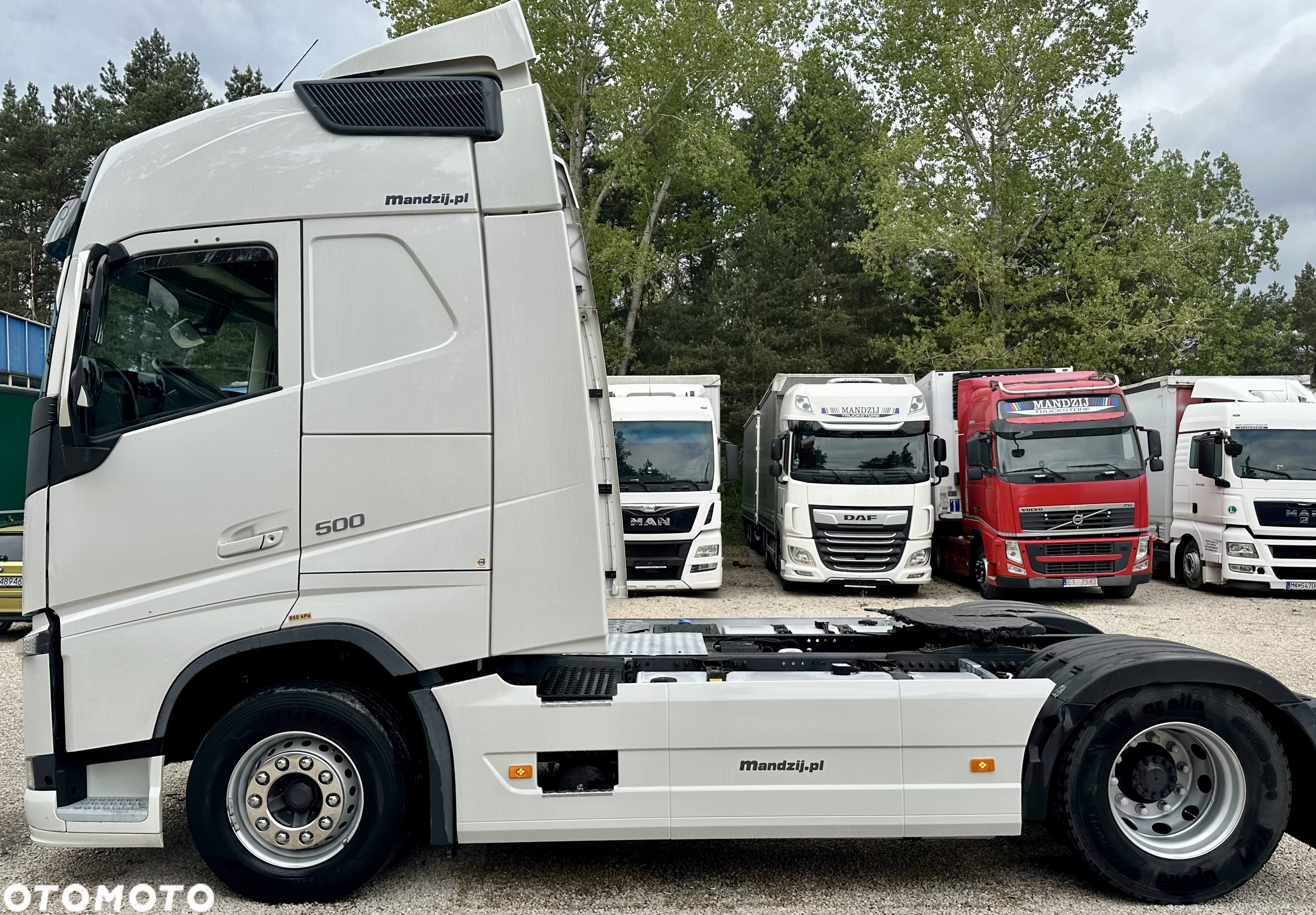 Volvo FH500 GLOB XL AUTOMAT FULLSPOJLERY KLIMA SKÓRA LED LODÓWKA 2xALUTANK EURO 6 2015r ŁADNY - 6