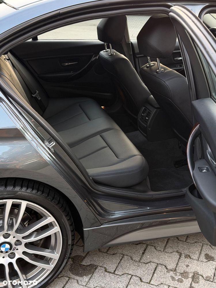BMW Seria 3 320i xDrive M Sport - 17