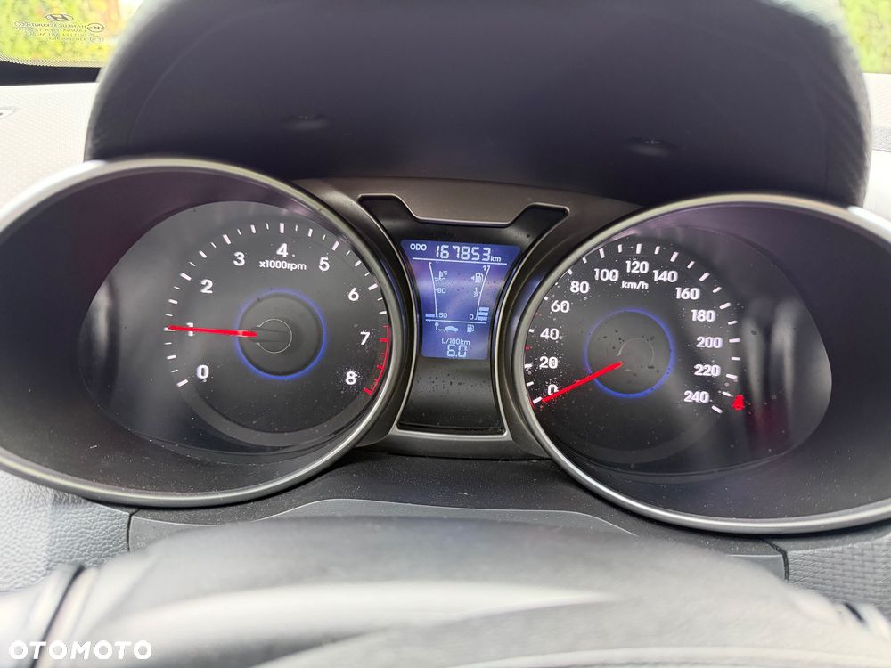 Hyundai Veloster - 5