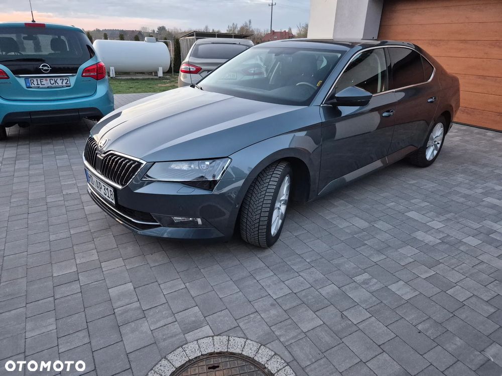 Skoda Superb 2.0 TDI Premium Edition - 2