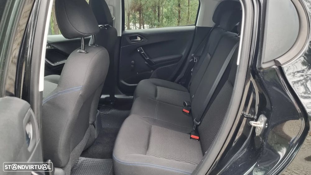 Peugeot 208 1.2 PureTech Signature - 9