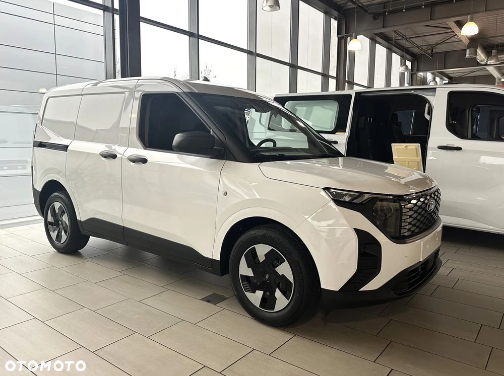Ford Transit Courier Elektryczny Van Trend od RĘKI