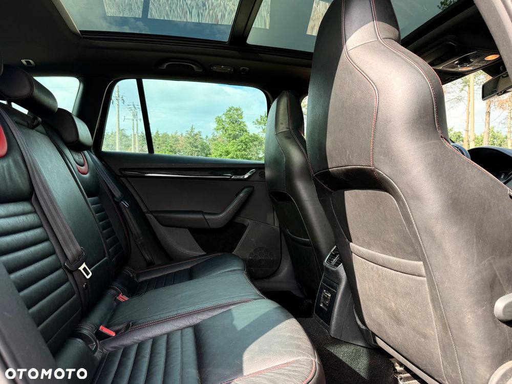 Skoda Octavia 2.0 TDI DSG RS - 22