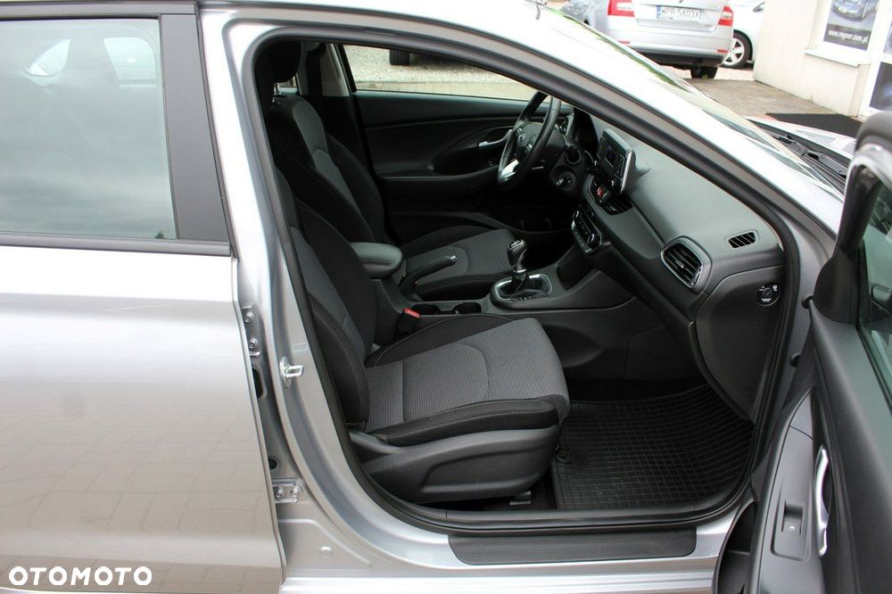 Hyundai i30 1.5 DPI Classic + - 11