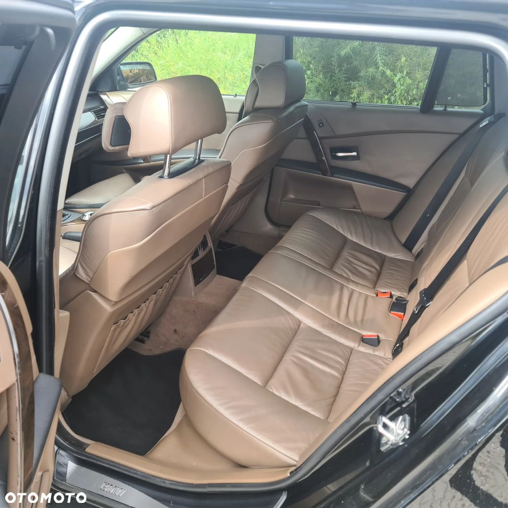 BMW Seria 5 525d - 14