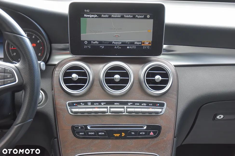 Mercedes-Benz GLC 300 4Matic 9G-TRONIC AMG Line - 32