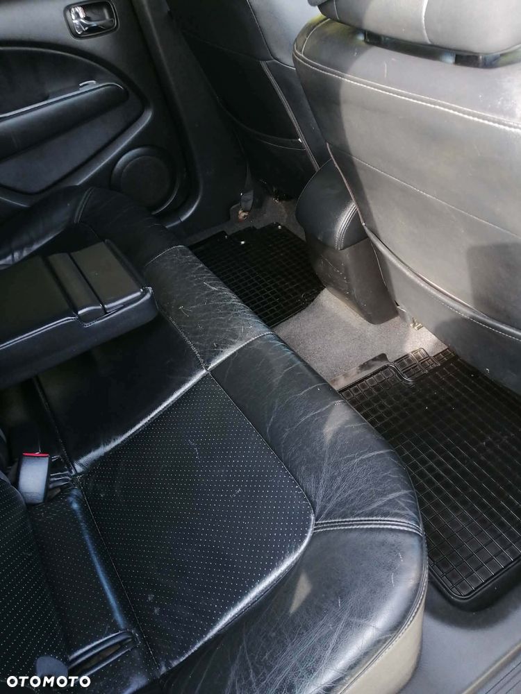 Mitsubishi Outlander - 5