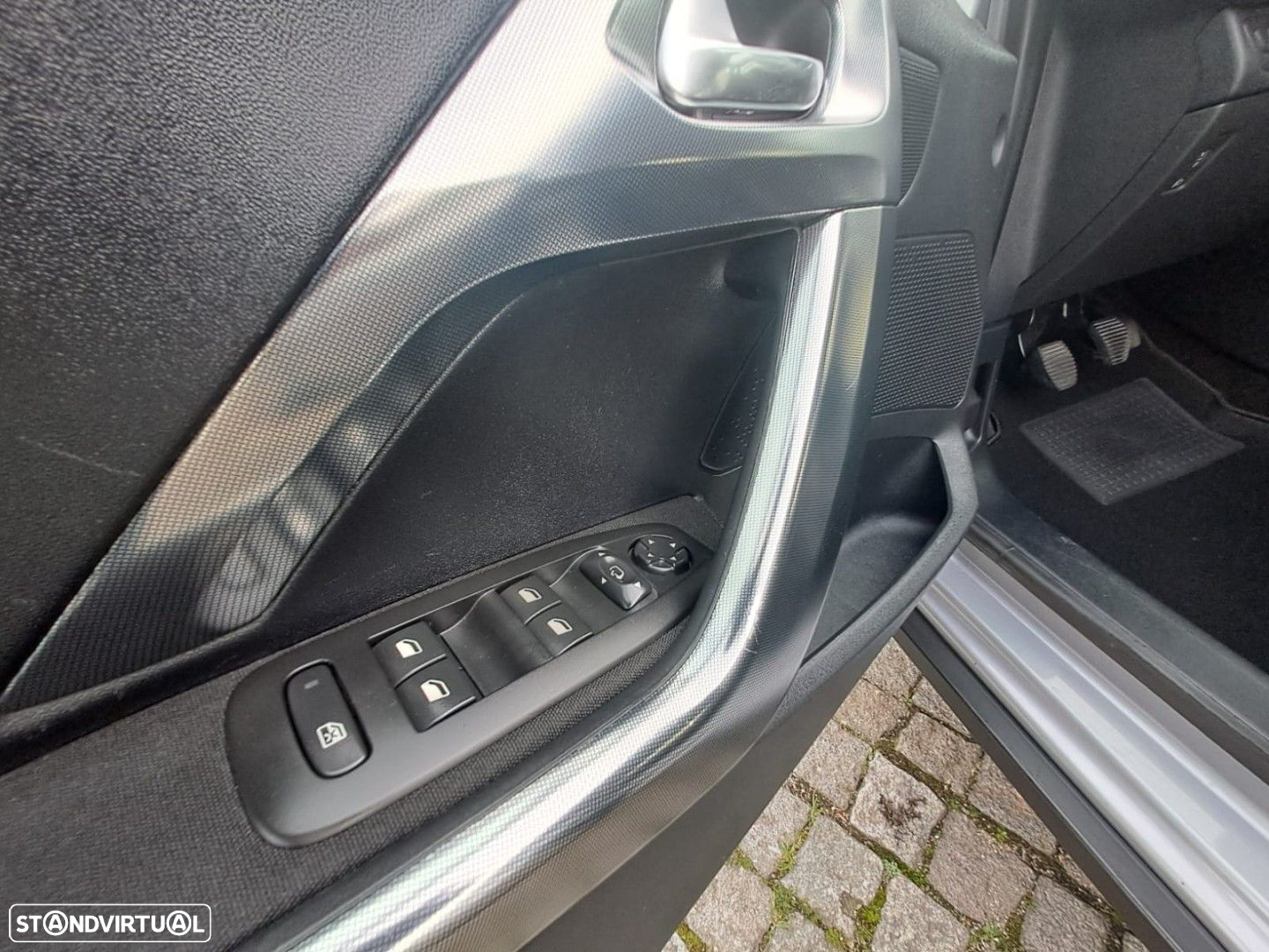 Peugeot 2008 1.2 PureTech Allure - 12