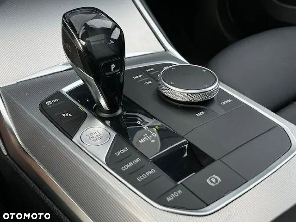 BMW Seria 3 318d Sport Line - 23