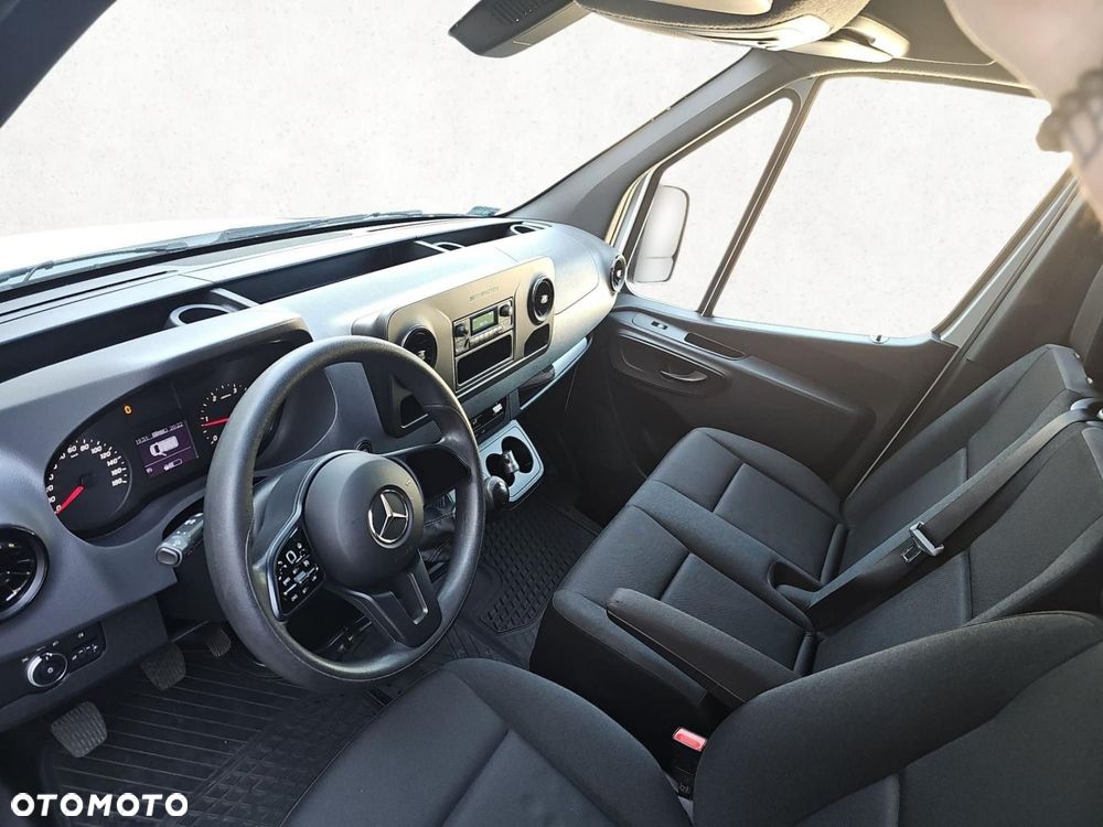Mercedes-Benz Sprinter - 12
