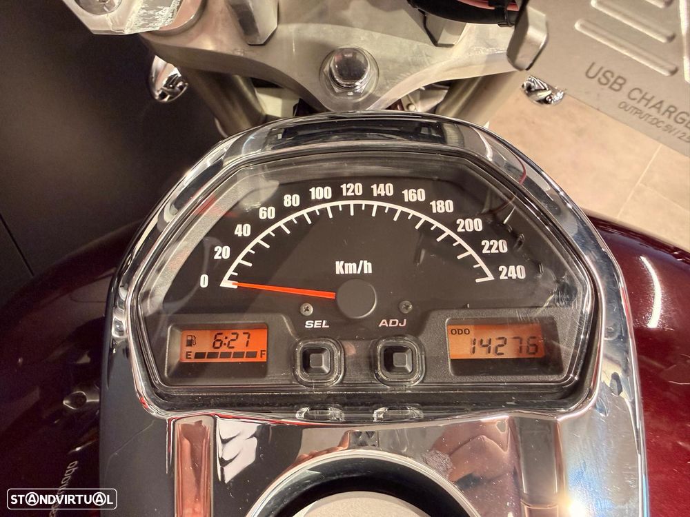 Suzuki Intruder - 14