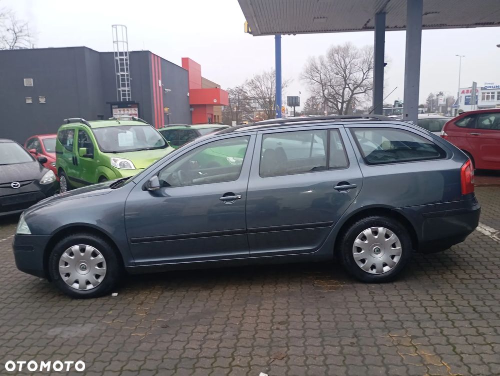 Skoda Octavia 1.6 Combi Ambiente - 9