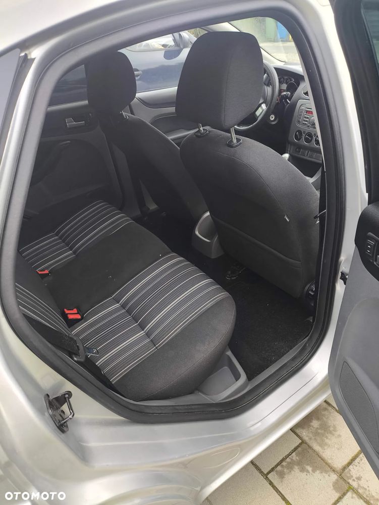 Ford Focus 1.6 Ambiente - 9