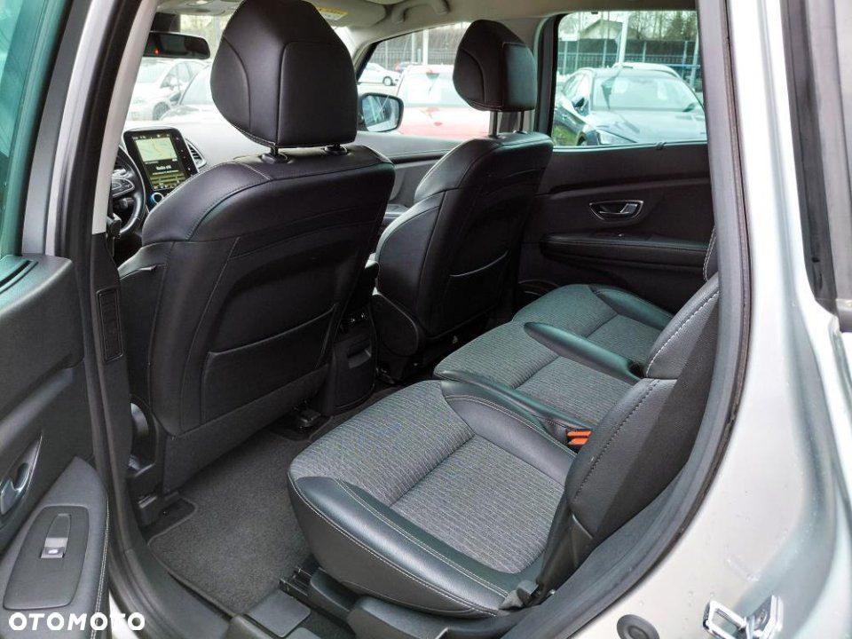 Renault Grand Scenic - 13