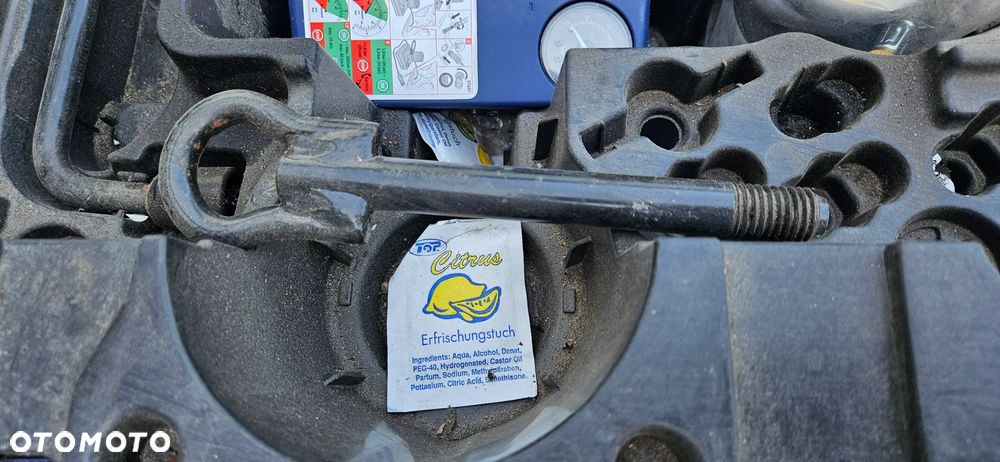 Renault Twingo 2 II Zestaw naprawczy Lewarek Klucz do kół Kompresor do opon Sprężarka powietrza Zestaw naprawczy do zmiany koła - 4