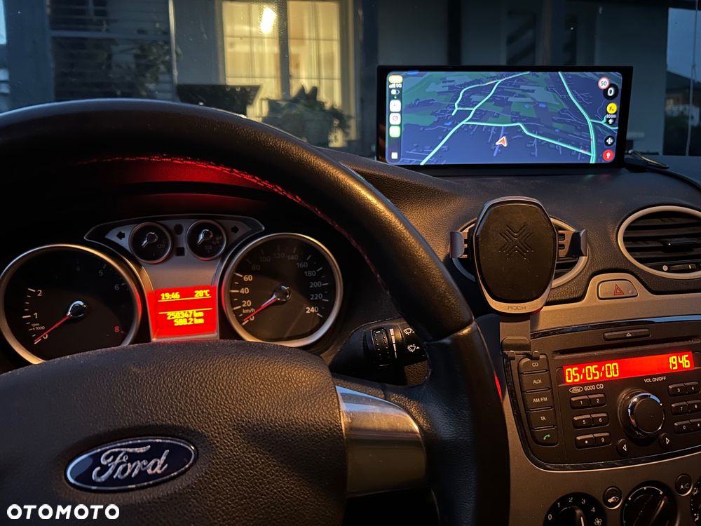Ford Focus 1.6 16V Trend - 11