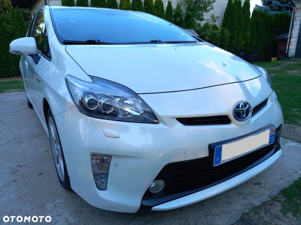 Toyota Prius (Hybrid) Executive - 3