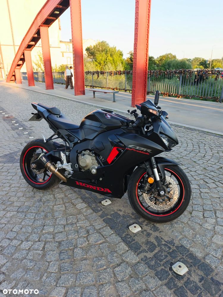 Honda CBR - 1