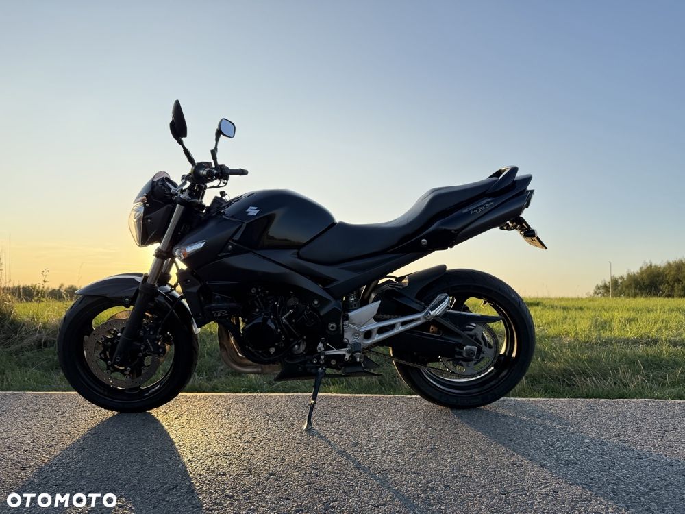 Suzuki GSR - 1