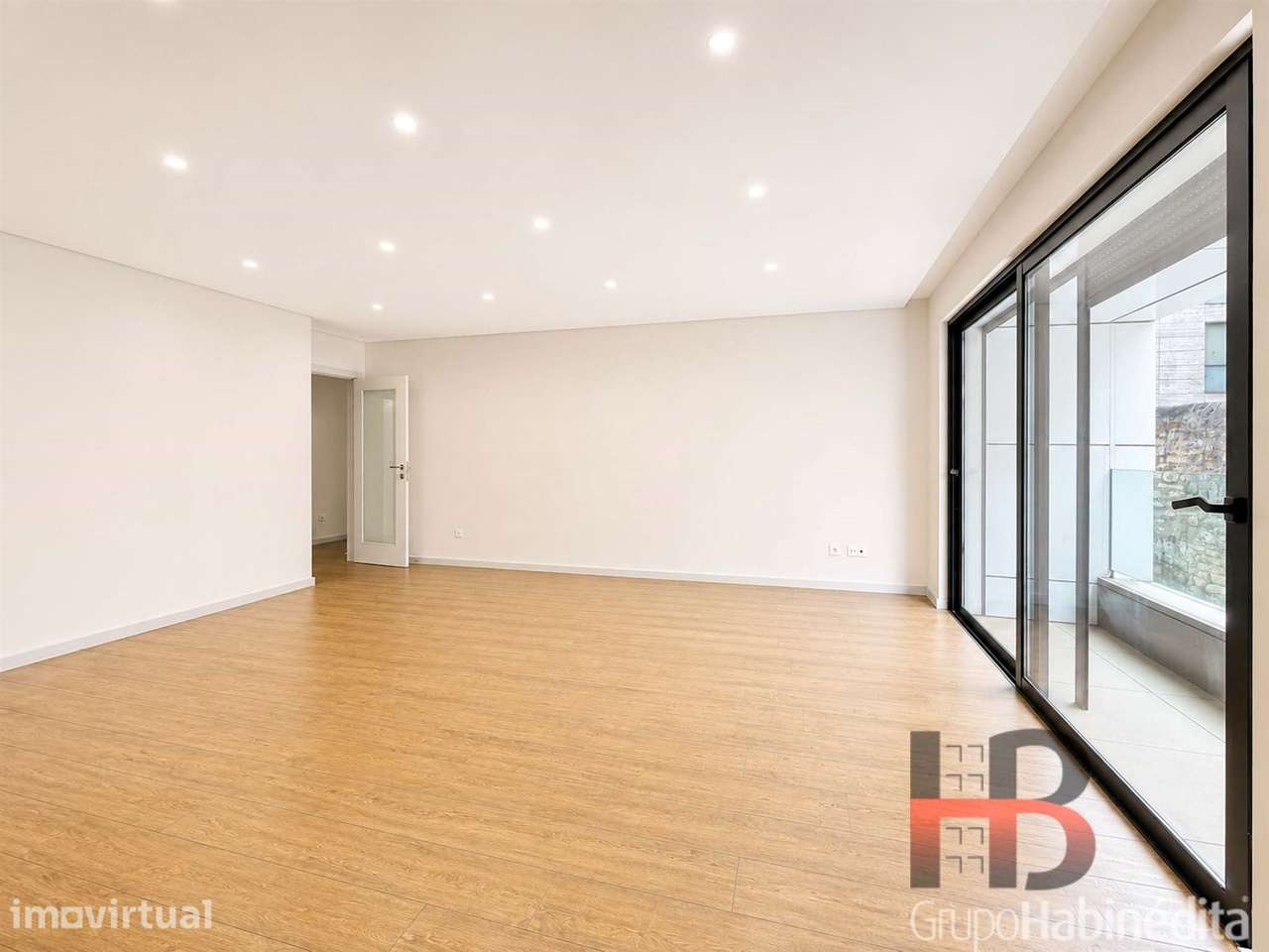 Apartamento T3 Venda em Cedofeita, Santo Ildefonso, Sé, Miragaia, São - Grande imagem: 2/21