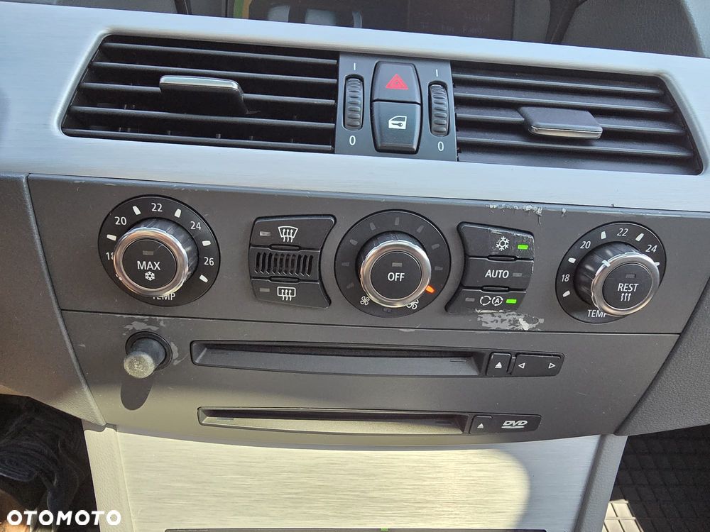 BMW Seria 5 523i - 34