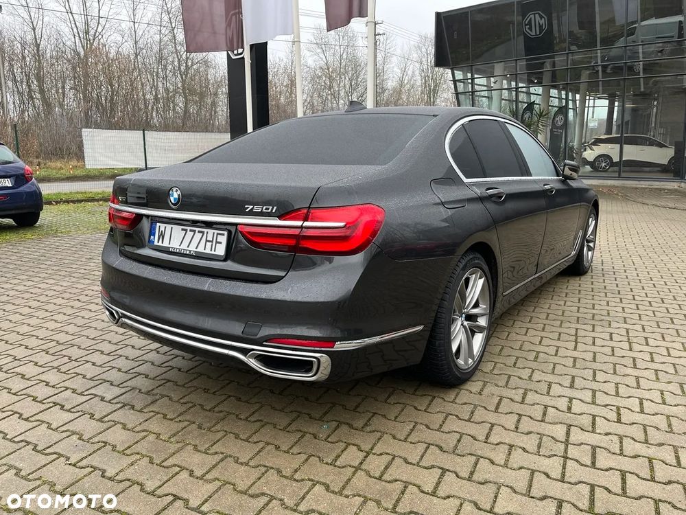 BMW Seria 7 750i xDrive - 2