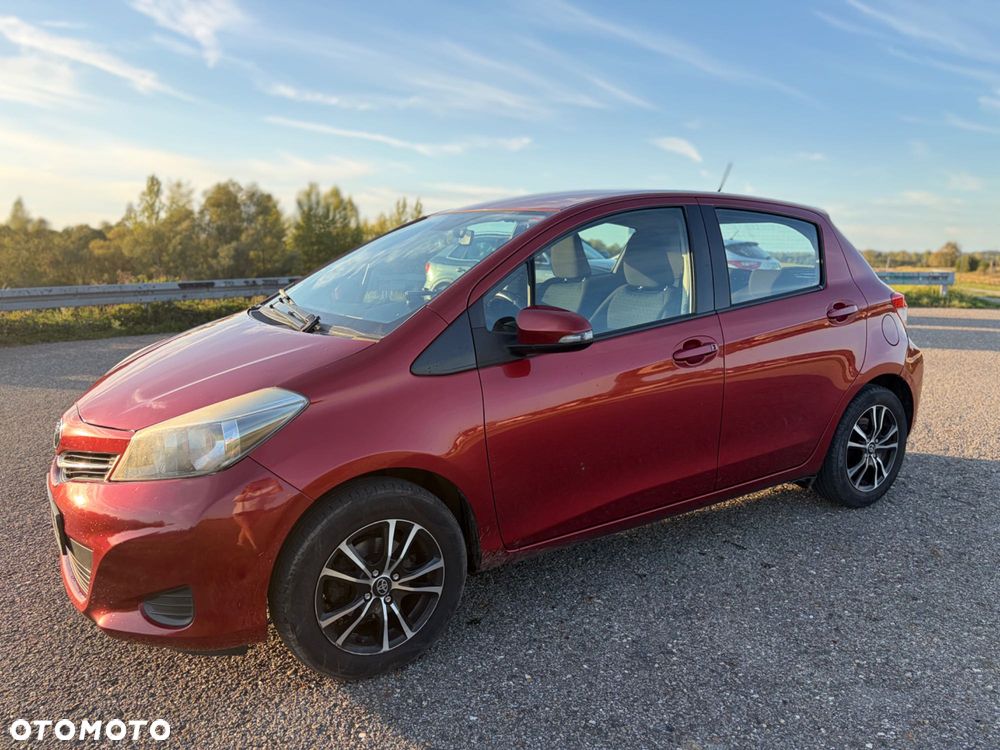 Toyota Yaris 2011 photo 2