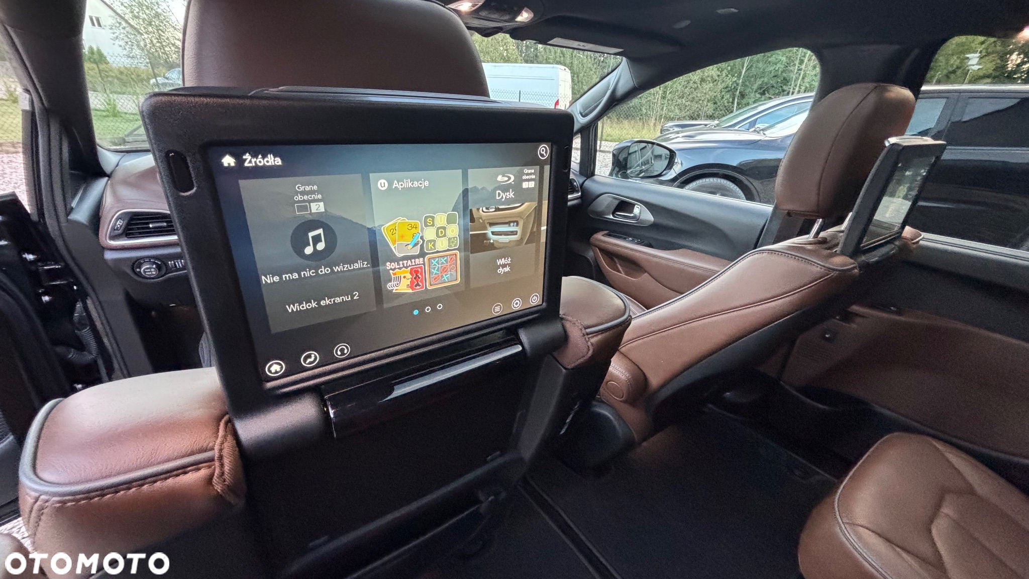 Chrysler Pacifica - 18