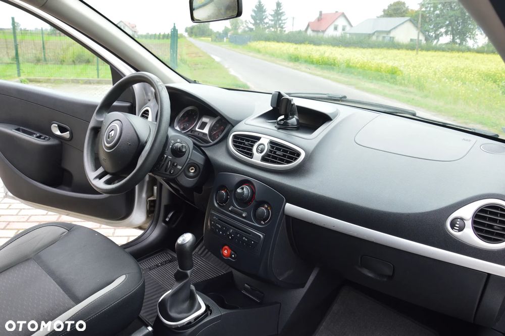 Renault Clio - 16