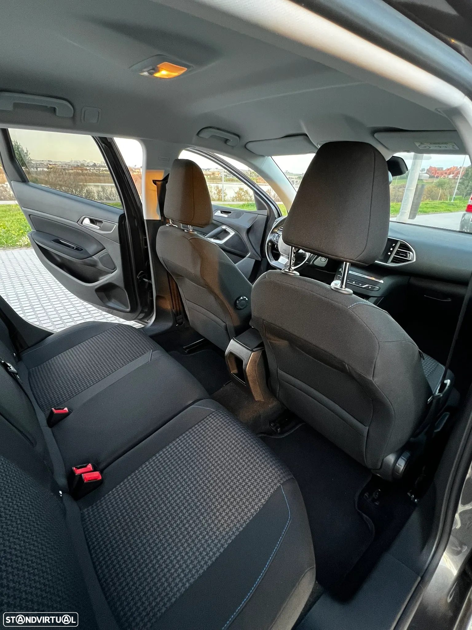 Peugeot 308 SW 1.5 BlueHDi Style - 24