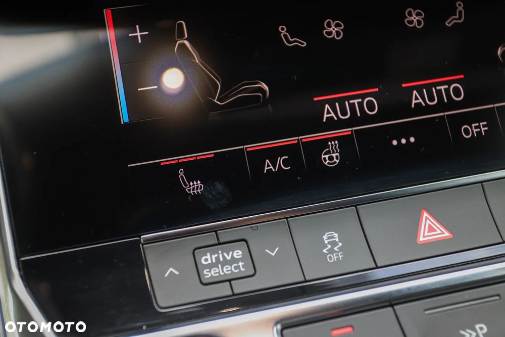 Audi A6 Avant 40 TDI quattro S tronic S line - 35